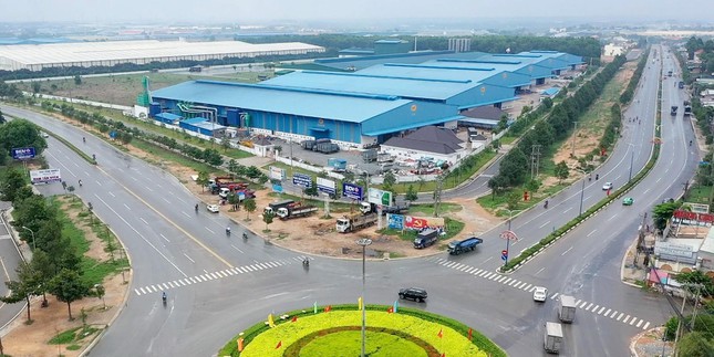 Công nghiệp và hệ thống giao thông kết nối tốt là hai yếu tố giúp bất động sản Tân Uyên bắt kịp sự phát triển của Thuận An và Dĩ An.